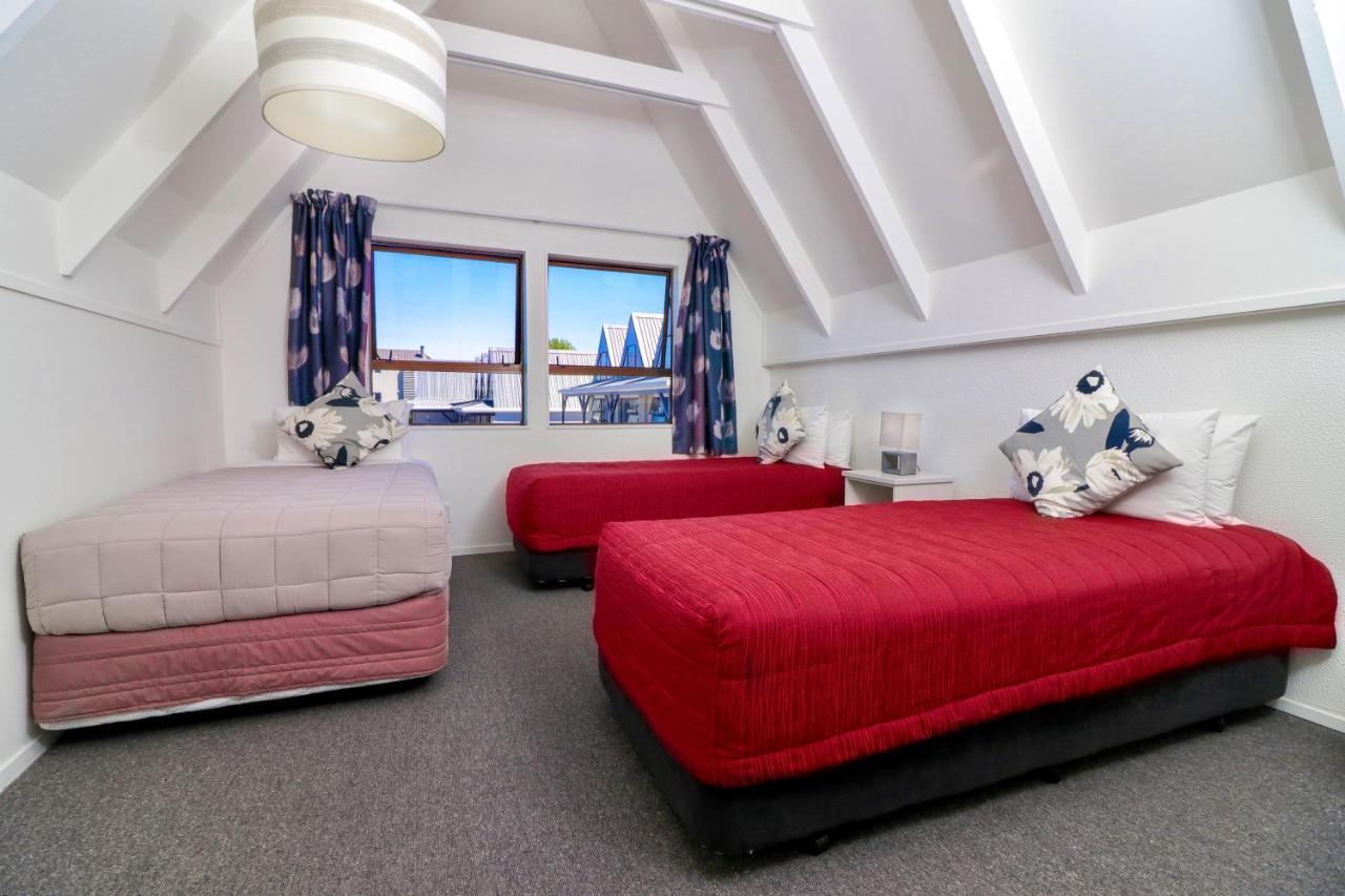 Gables Lakefront Resort Таупо Экстерьер фото