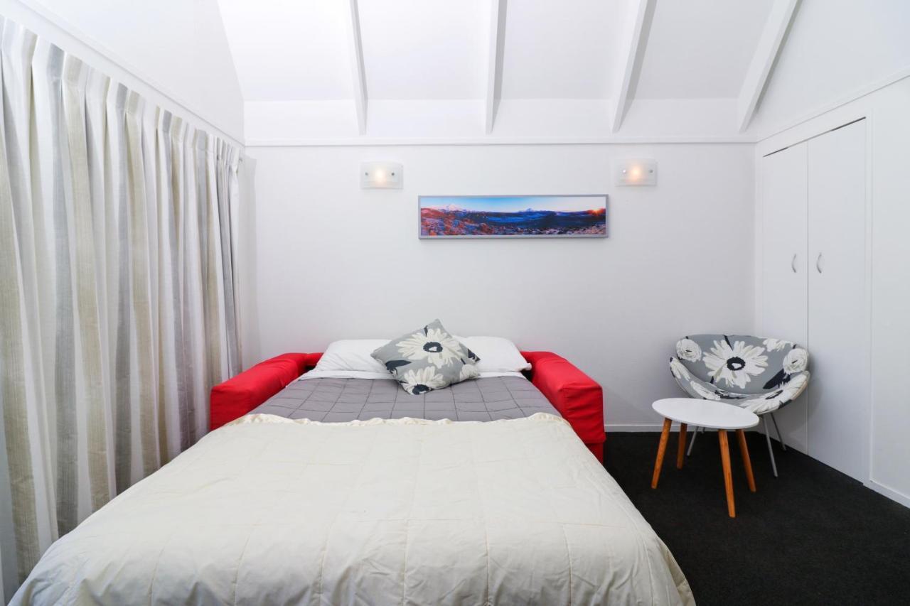 Gables Lakefront Resort Таупо Экстерьер фото