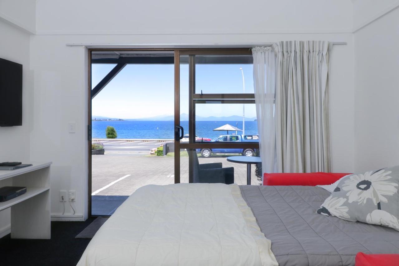 Gables Lakefront Resort Таупо Экстерьер фото
