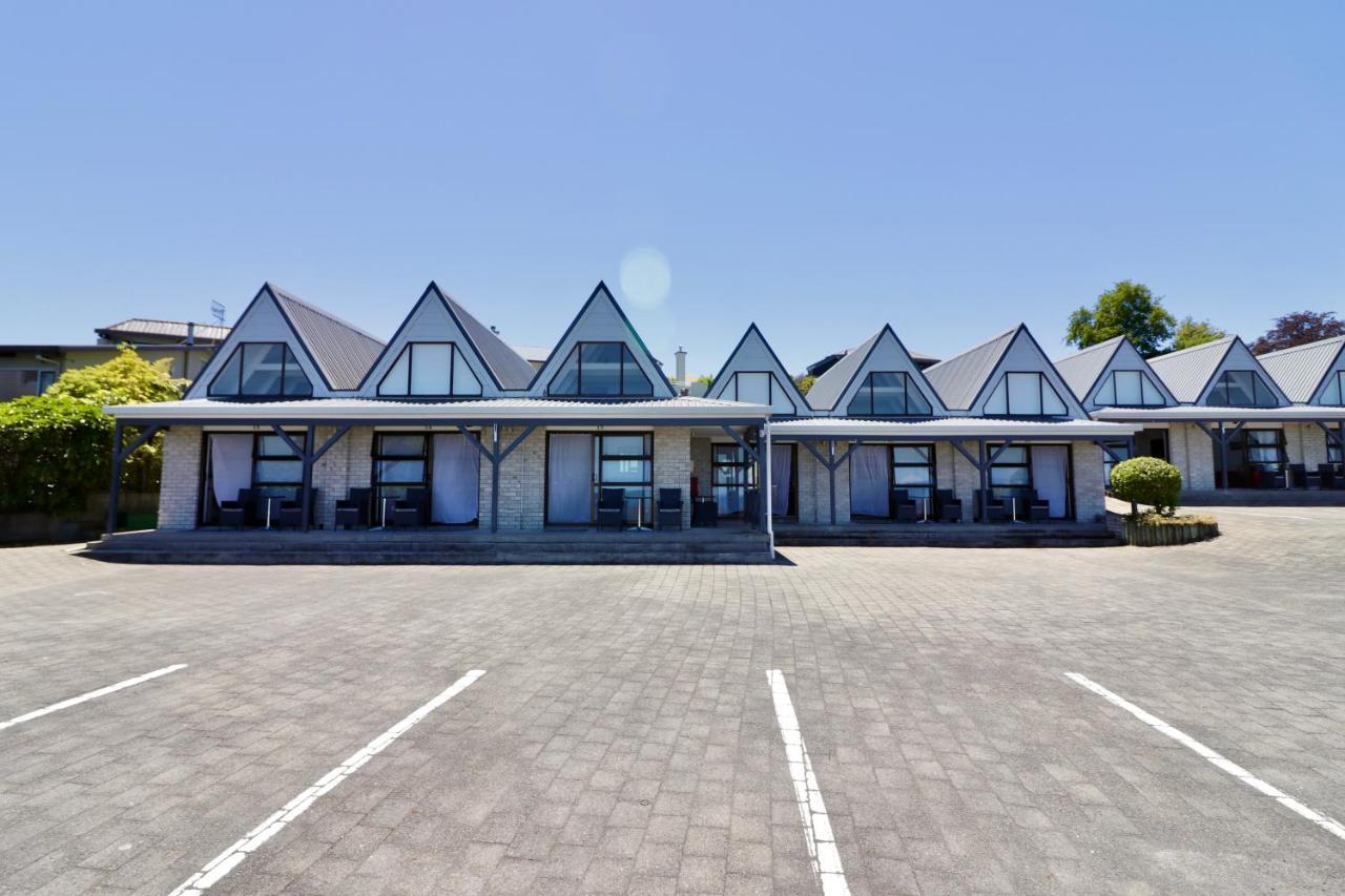 Gables Lakefront Resort Таупо Экстерьер фото
