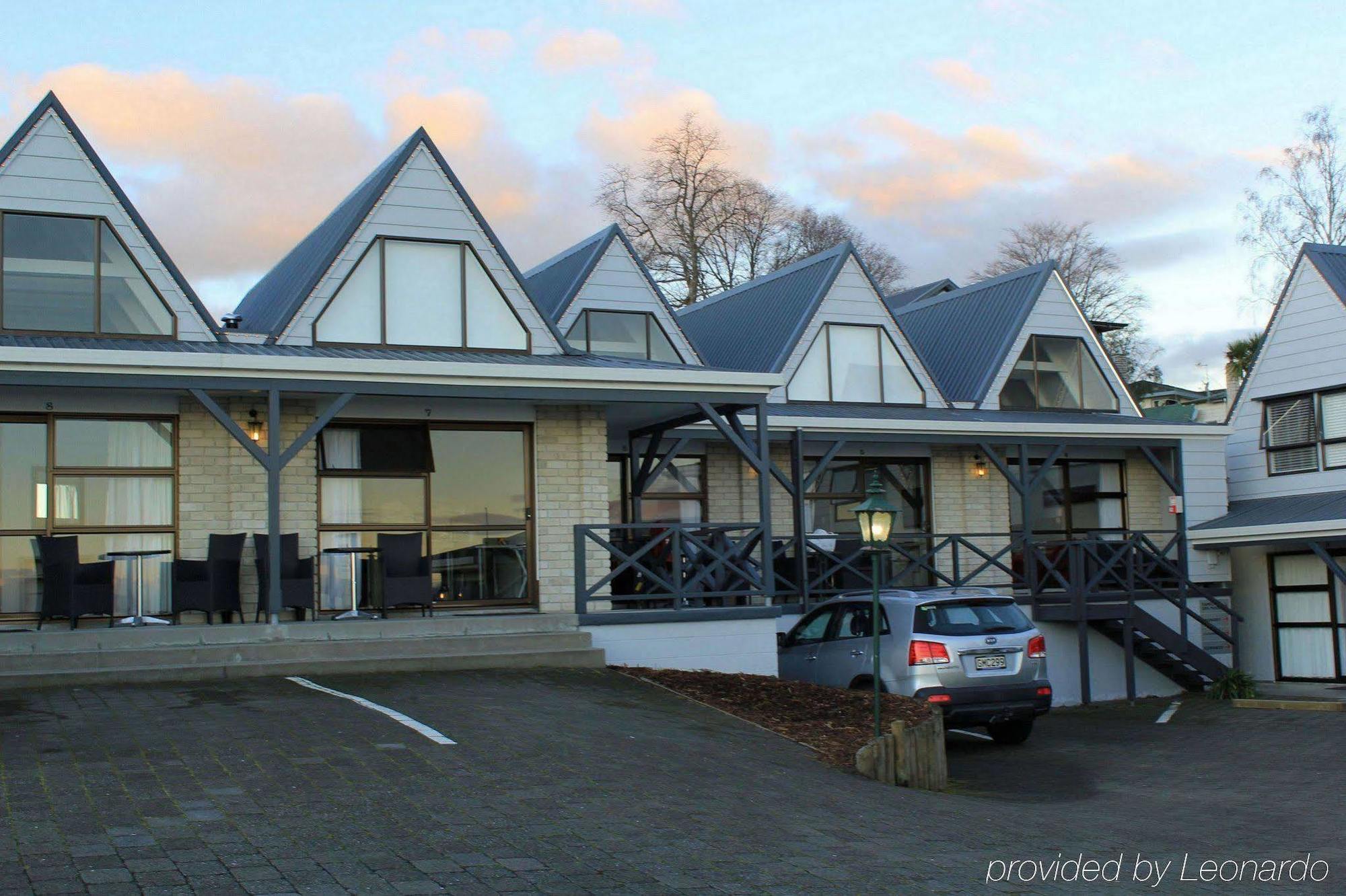 Gables Lakefront Resort Таупо Экстерьер фото